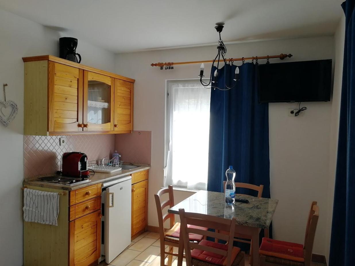 Feszek Apartmanhaz Vonyarcvashegy Ngoại thất bức ảnh