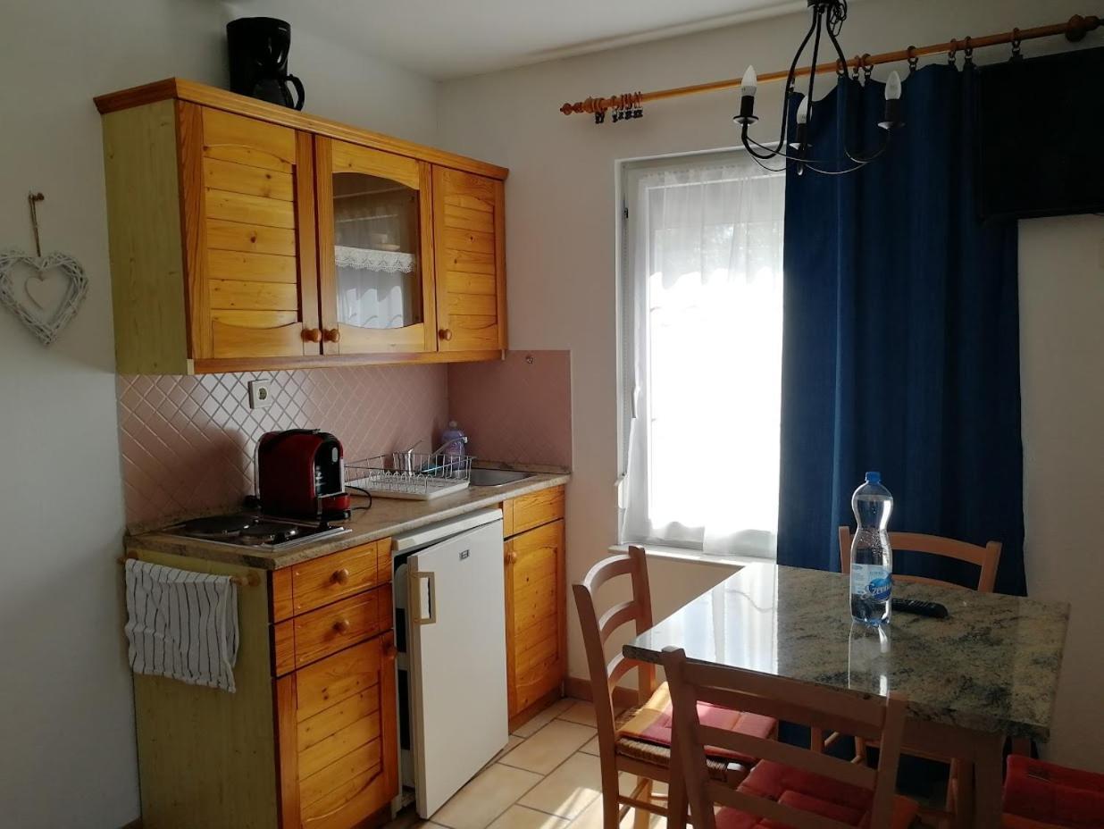 Feszek Apartmanhaz Vonyarcvashegy Ngoại thất bức ảnh