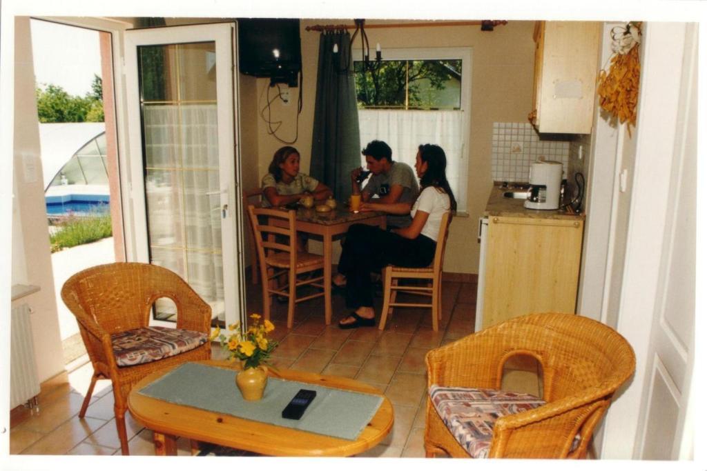 Feszek Apartmanhaz Vonyarcvashegy Ngoại thất bức ảnh