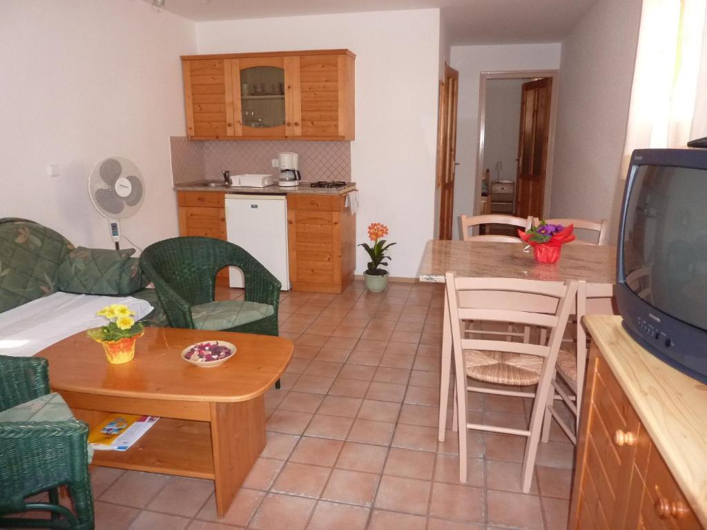 Feszek Apartmanhaz Vonyarcvashegy Ngoại thất bức ảnh